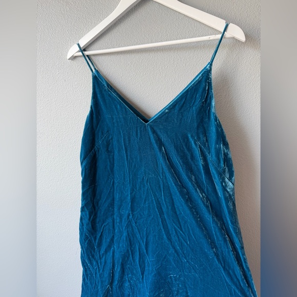 & Other Stories teal crushed velvet spaghetti strap mini dress Women’s sz 6 NWT - Picture 2 of 8